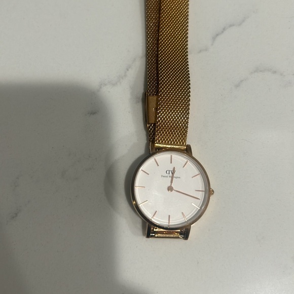 Daniel Wellington Rose Gold Watch - Picture 4 of 6